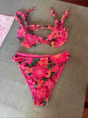 Billabong Pink Floral Ribbed Bikini Set - worn twice